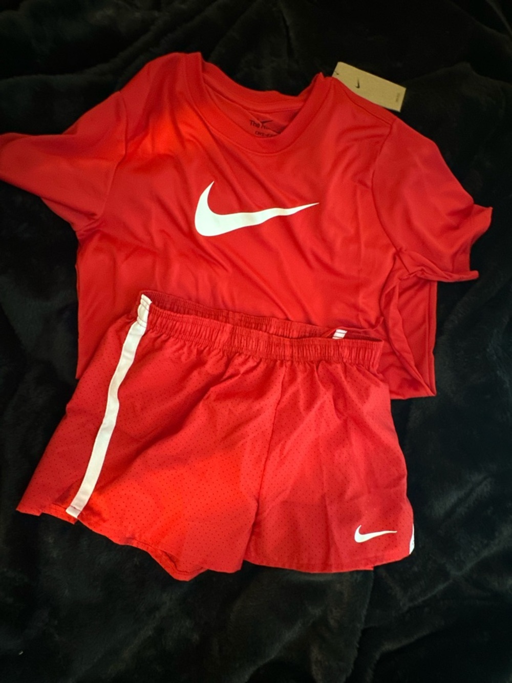 NEW Nike Legend SS Tee and Fast 2" Running Shorts Set RED Youth / UNISEX Sz XL